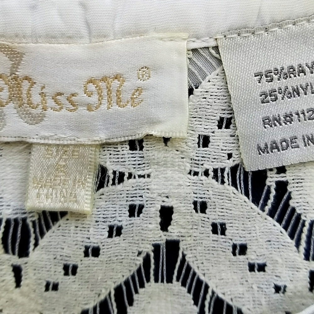 Miss Me Lace Blouse - Picture 4 of 5